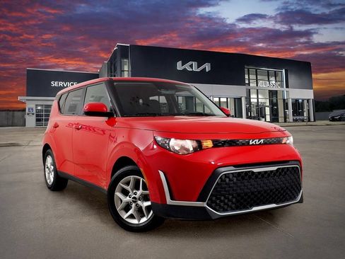 Certified 2024 Kia Soul LX w/ Option Group 015 FWD image 1