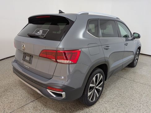 Used 2022 Volkswagen Taos SE FWD image 7