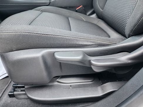 Used 2023 GMC Acadia SLE image 23