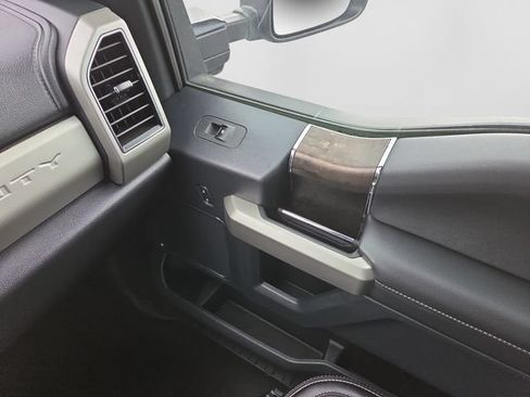 Used 2022 Ford F250 Lariat w/ Lariat Value Package AWD/4WD image 21