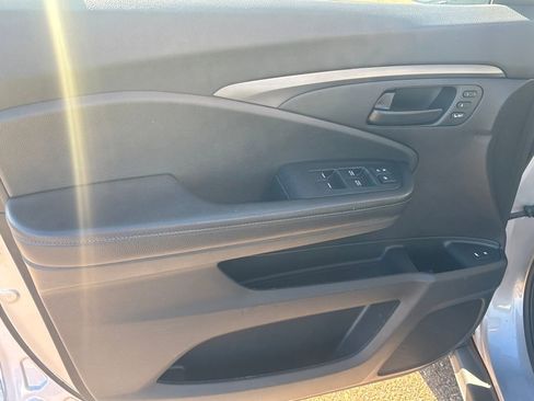 Used 2023 Honda Passport EX-L image 5