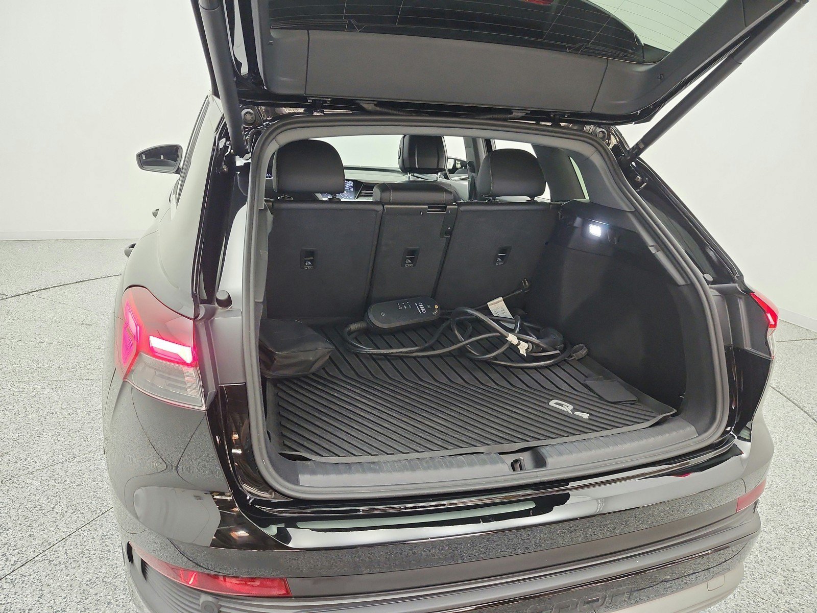 Used 2023 Audi Q4 e-tron Premium Plus w/ Premium Plus RWD image 21