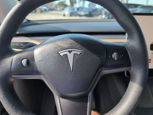 Used 2023 Tesla Model Y Long Range image 11