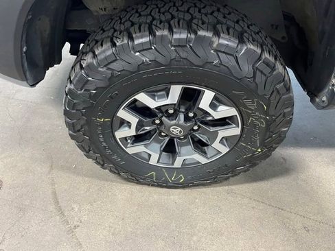 Used 2019 Toyota Tacoma TRD Off-Road AWD/4WD image 30