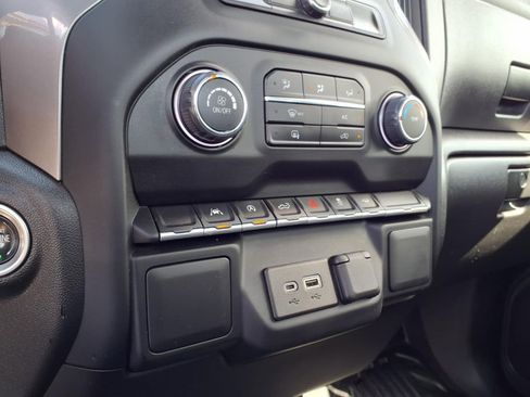 Used 2022 Chevrolet Silverado 1500 W/T RWD image 13