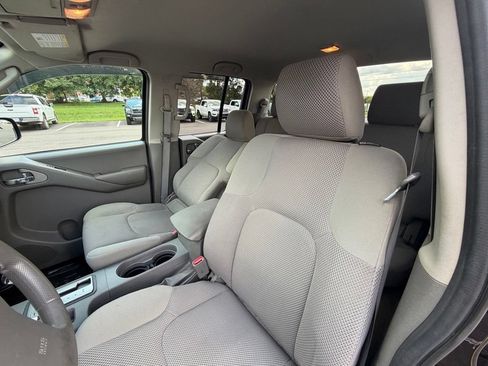 Used 2011 Nissan Frontier SV AWD/4WD image 7