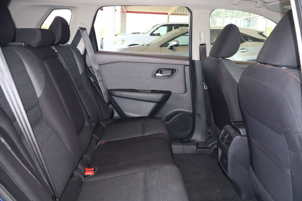 Used 2023 Nissan Rogue SV AWD/4WD image 39