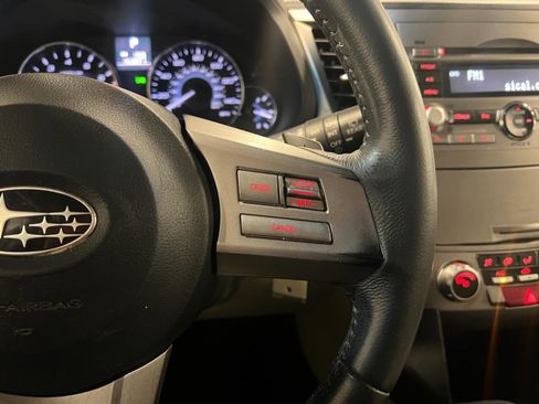 Used 2011 Subaru Outback 2.5i Premium image 14