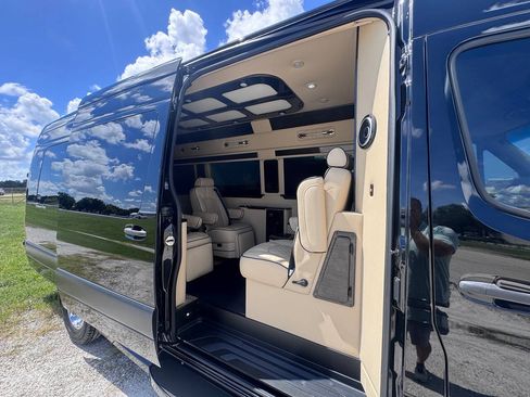Used 2023 Mercedes-Benz Sprinter 3500 image 46