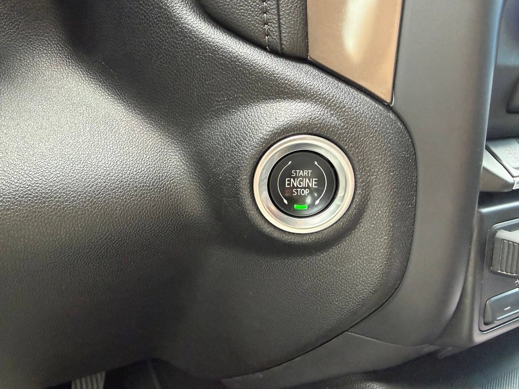 Used 2022 Chevrolet Silverado 2500 High Country w/ Technology Package AWD/4WD image 17