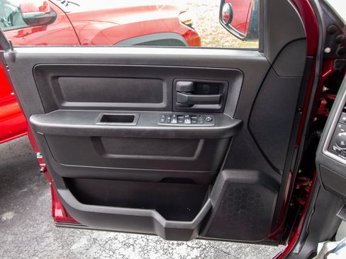 Used 2018 RAM 1500 Express AWD/4WD image 11