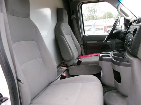 Used 2015 Ford E-350 and Econoline 350 Super Duty image 18