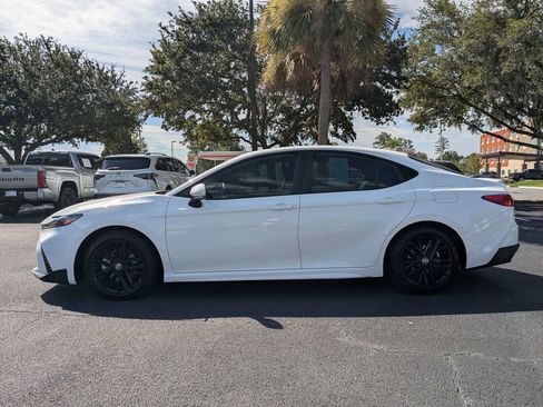 Used 2025 Toyota Camry SE FWD image 7