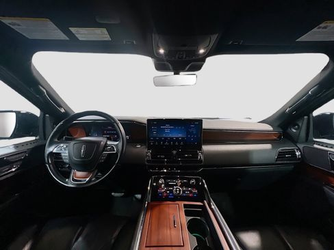 Used 2024 Lincoln Navigator Reserve AWD/4WD image 18