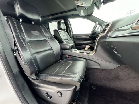 Used 2017 Jeep Grand Cherokee Overland w/ Jeep Active Safety Group image 21