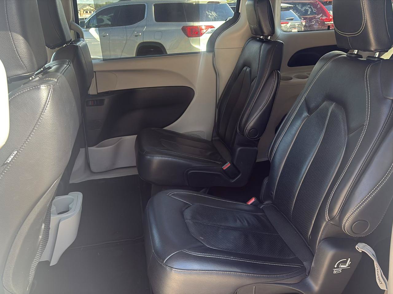 Used 2022 Chrysler Pacifica Touring-L FWD image 10