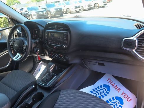 Used 2023 Kia Soul LX w/ LX Technology Package FWD image 17
