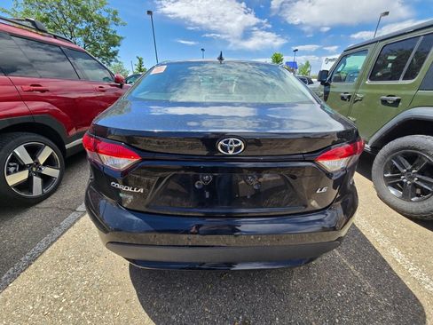 Used 2021 Toyota Corolla LE FWD image 3