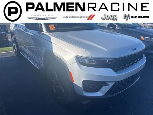 Used 2024 Jeep Grand Cherokee Altitude image 1