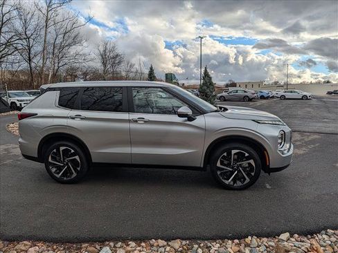 Used 2024 Mitsubishi Outlander SE image 6