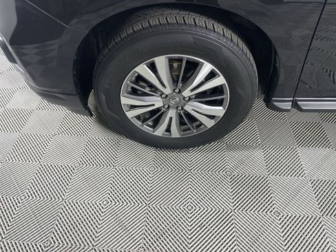 Used 2020 Nissan Pathfinder SV image 32