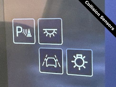 Used 2025 Chevrolet Traverse LT image 25