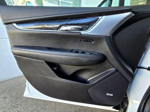 Used 2022 Cadillac XT6 Premium Luxury FWD image 16