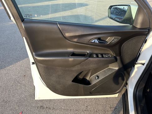 Used 2024 Chevrolet Equinox LT AWD/4WD image 17