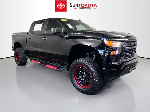 Used 2024 Chevrolet Silverado 1500 Custom image 1