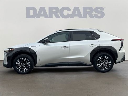 Used 2024 Toyota bZ4X XLE w/ Weather Package image 3