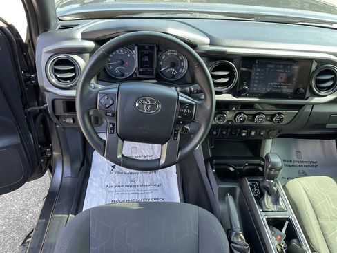 Used 2018 Toyota Tacoma TRD Off-Road w/ Technology Package AWD/4WD image 13
