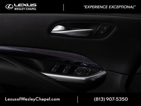 Used 2023 Cadillac XT4 Luxury w/ Cold Weather Package FWD image 20