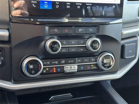 Used 2024 Ford Expedition Max XLT image 11