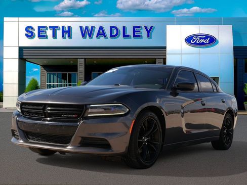 Used 2018 Dodge Charger SXT w/ Blacktop Package image 6