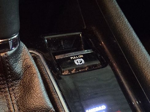 Used 2024 Jeep Compass Latitude image 32