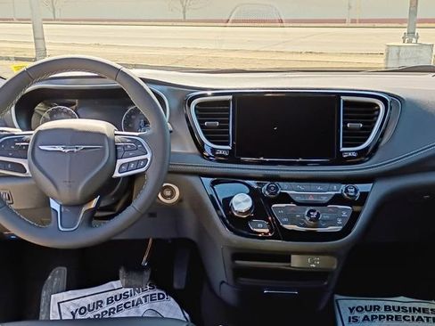 New 2026 Chrysler Pacifica Select FWD image 15