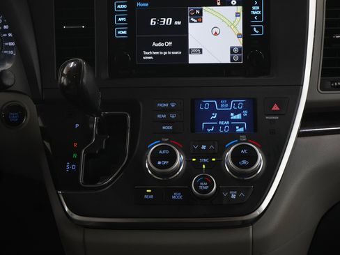 Used 2017 Toyota Sienna XLE w/ XLE Navigation Package AWD/4WD image 17