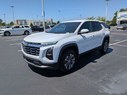 Used 2025 Chevrolet Equinox LT image 7