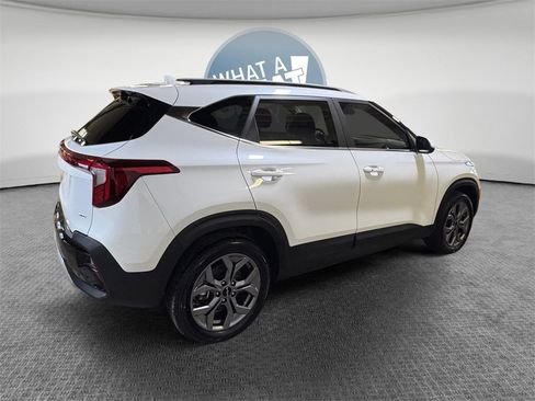 Certified 2024 Kia Seltos S image 3