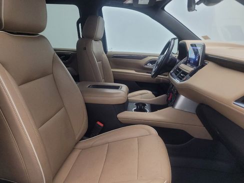 Used 2021 Chevrolet Suburban Premier w/ Premium Package image 21