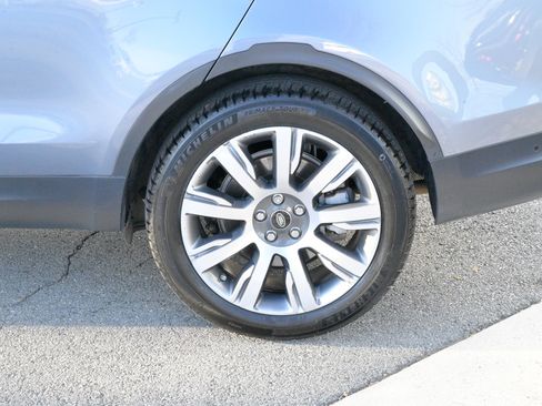 Used 2019 Land Rover Discovery HSE image 10