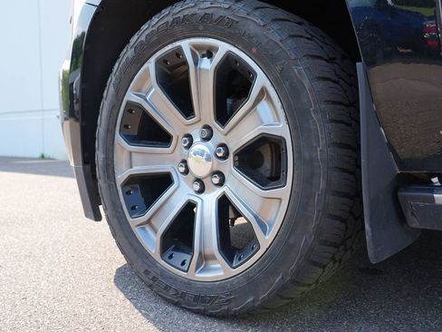 Used 2018 Chevrolet Suburban Premier AWD/4WD image 34