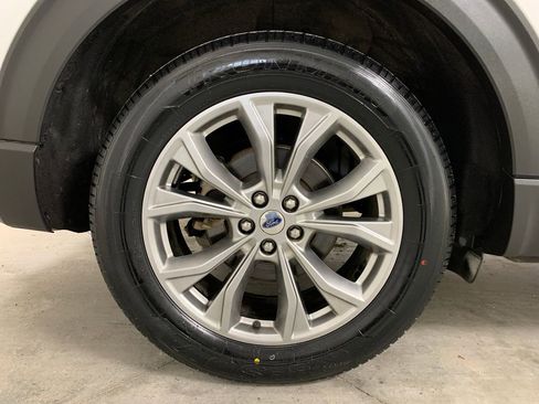 Used 2021 Ford Explorer XLT w/ Equipment Group 202A image 28