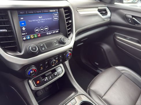 Certified 2023 GMC Acadia SLT w/ Preferred Package image 21