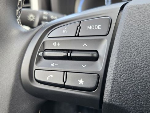 Certified 2025 Hyundai Venue Limited FWD image 21