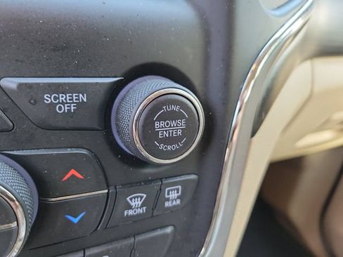 Used 2021 Jeep Grand Cherokee Laredo RWD image 23