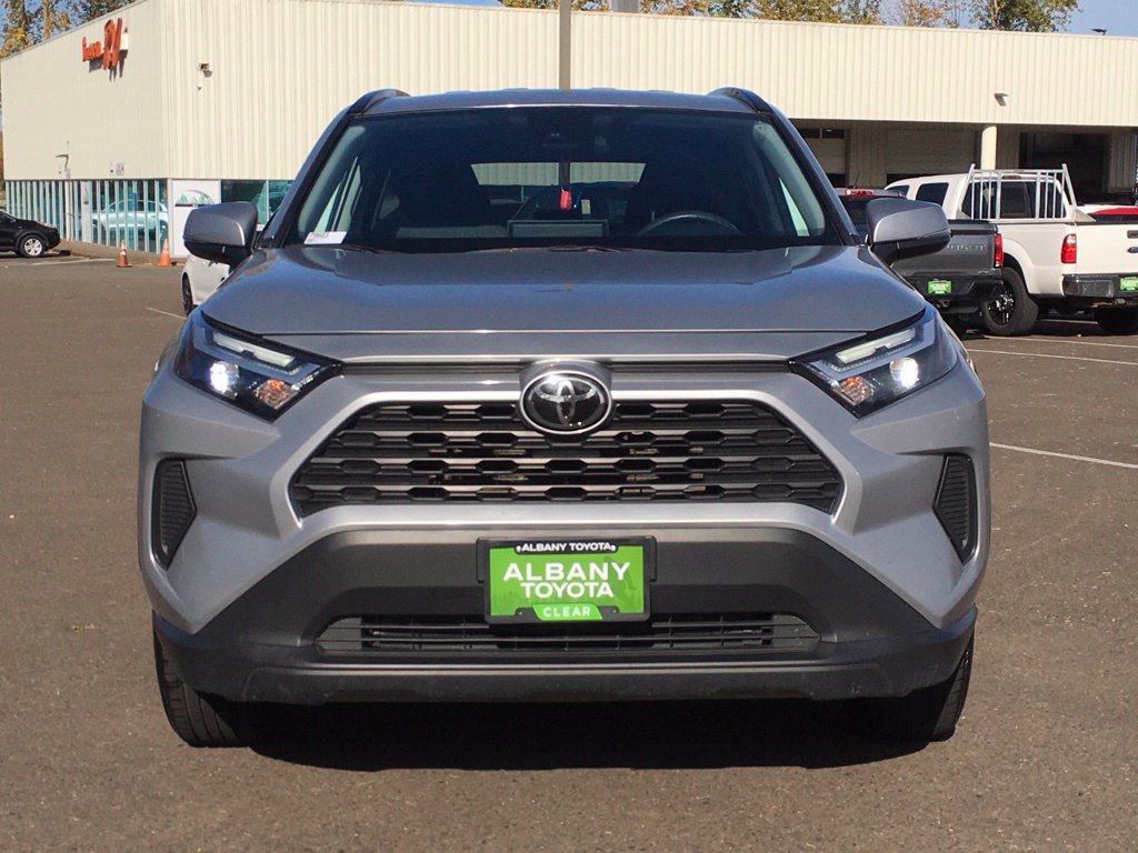 Used 2025 Toyota RAV4 XLE AWD/4WD image 11