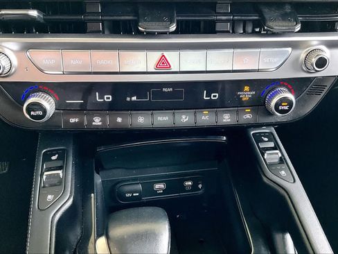 Used 2025 Nissan Rogue SV FWD image 33