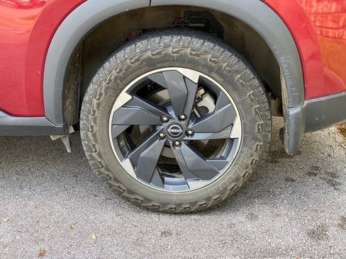 Used 2024 Nissan Rogue SV w/ SV Premium Package FWD image 5