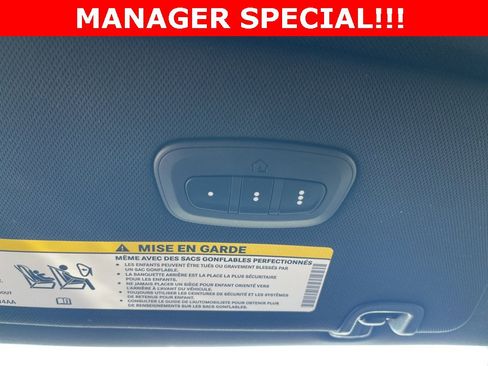 Used 2025 Chrysler Pacifica Limited image 35